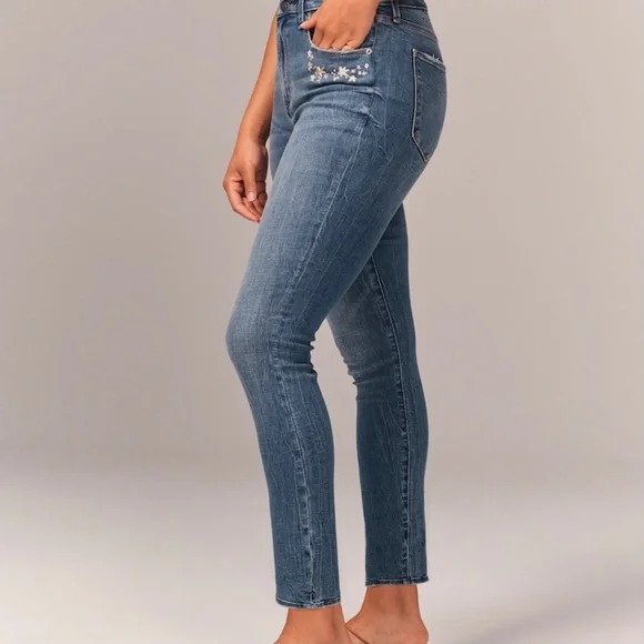 Abercrombie & Fitch Curve Love High Rise Super Skinny Ankle Jeans - Picture 4 of 13